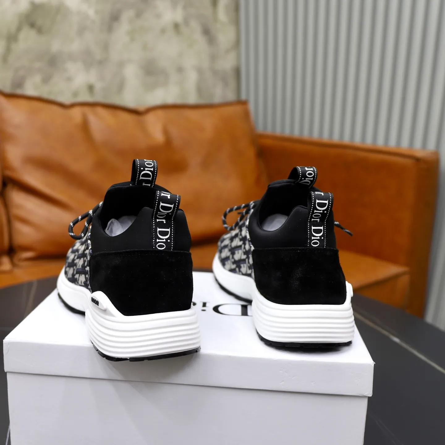 Ex-factory price: 440💰🙅‍♂️🙅‍♂️🙅‍♂️ Brand: Dior DIOR Standard code: 38-44 (45 customized) Grade: Same as the official website Material: Original material splicing Comfortable and breathable lining Lightweight and wear-resistant sports outsole Style category: Men's fashionable casual shoes Running sneakers Distinguished luxury brand elements Top luxury Color: actual picture color